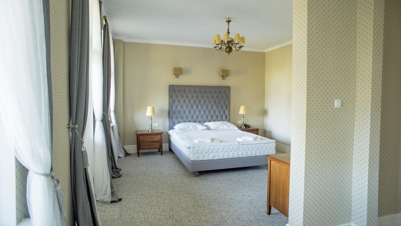 Palac Kobylniki Hotel Obrzycko Luaran gambar