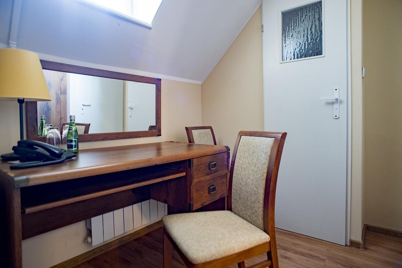 Palac Kobylniki Hotel Obrzycko Luaran gambar