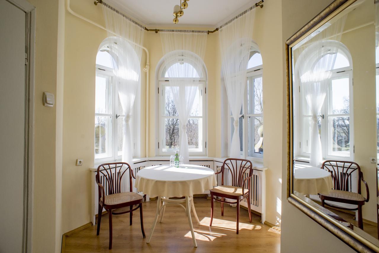 Palac Kobylniki Hotel Obrzycko Luaran gambar