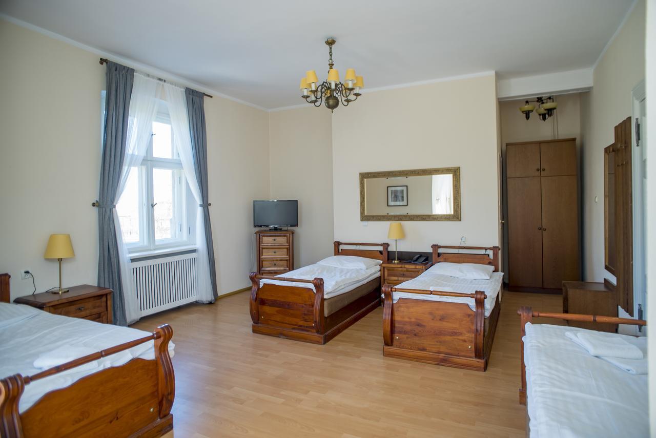 Palac Kobylniki Hotel Obrzycko Luaran gambar
